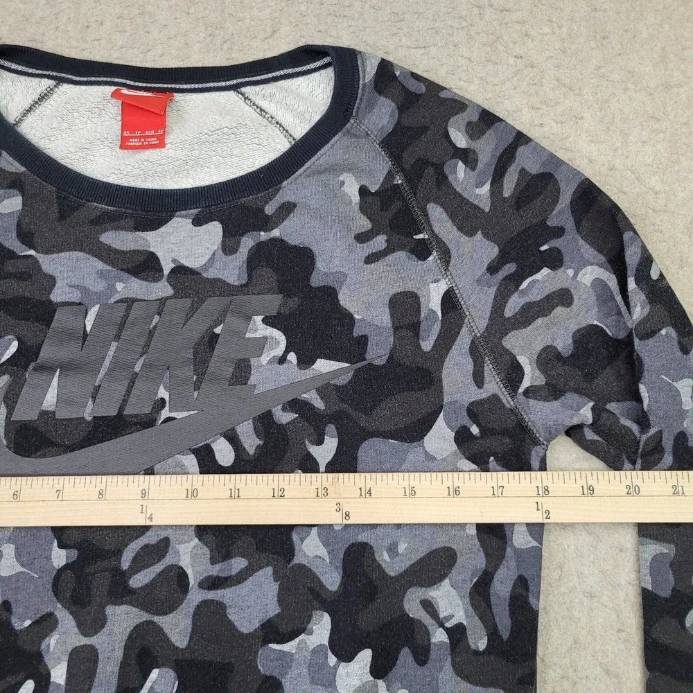 Nike Rally Boyfriend Logo Graphic Gray‎ Camo Print Womens XS Crew Sweatshirt